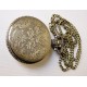 Reloj de bolsillo retro vintage con cadena y relieve forma de concha